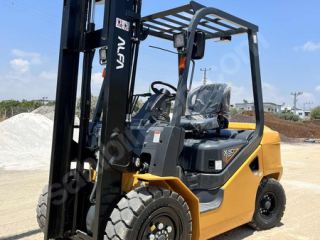 Distribütörden Alfa 3 Ton Dizel Triplex Forklift
