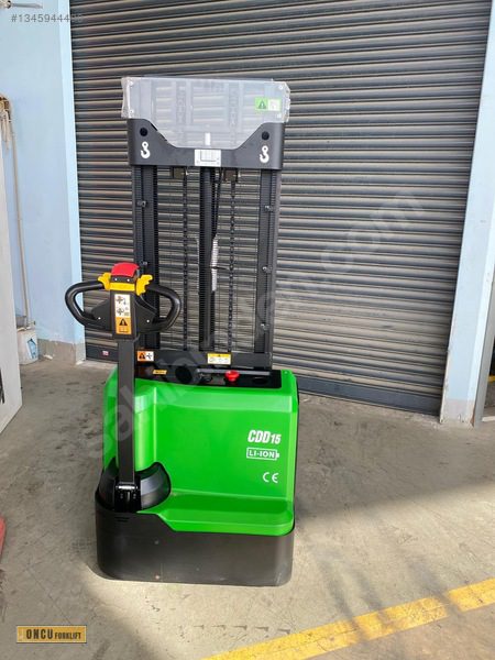1.5 Ton 3M Lityum Akülü Istif Makinesi